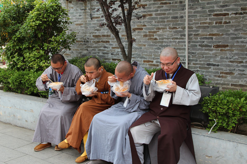 食轮先转
